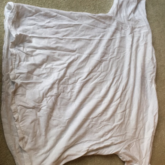 11 pairs of Hanes undershirts, size medium - Picture 4 of 4